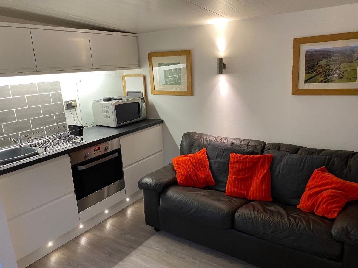 Delightful 1 Bedroom Chalet Throwleigh Bagian luar foto