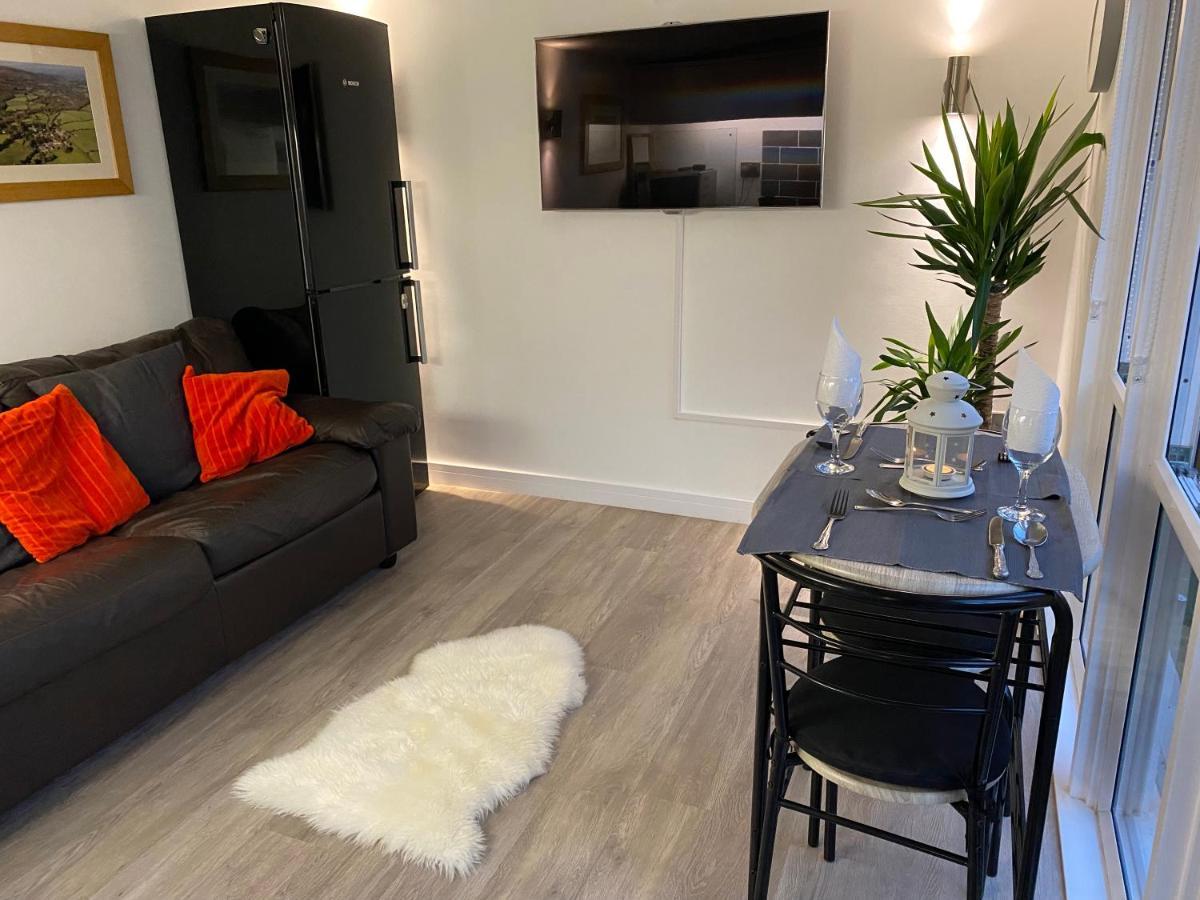 Delightful 1 Bedroom Chalet Throwleigh Bagian luar foto