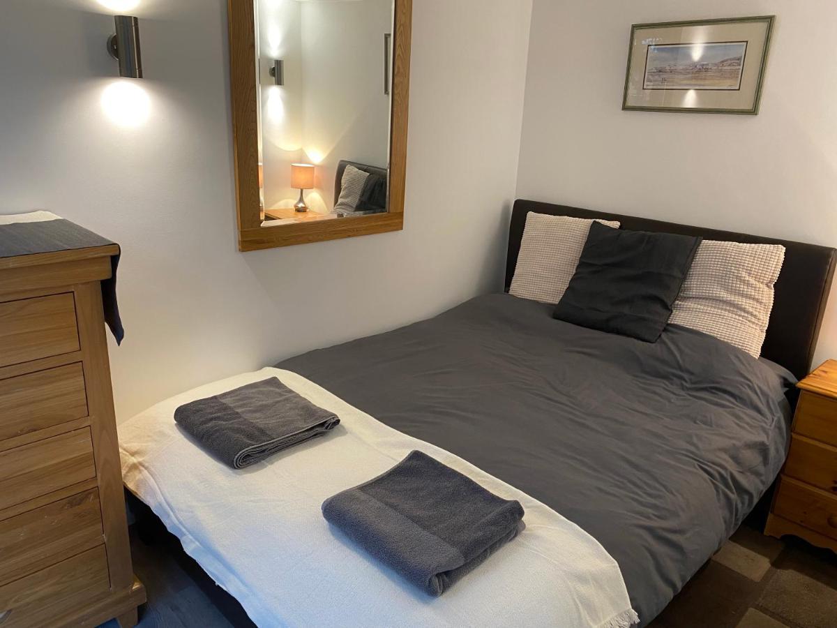 Delightful 1 Bedroom Chalet Throwleigh Bagian luar foto