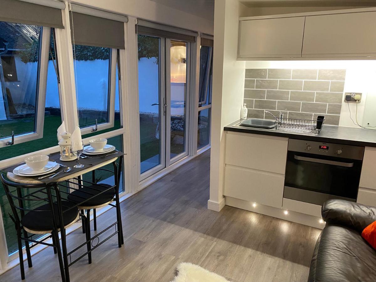 Delightful 1 Bedroom Chalet Throwleigh Bagian luar foto